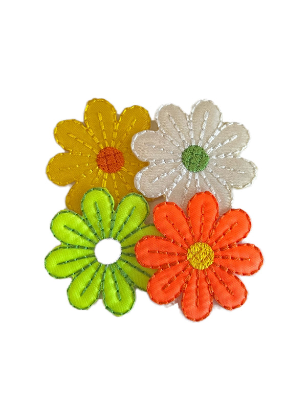 Kleine Gänseblümchen-Satin-Applikation