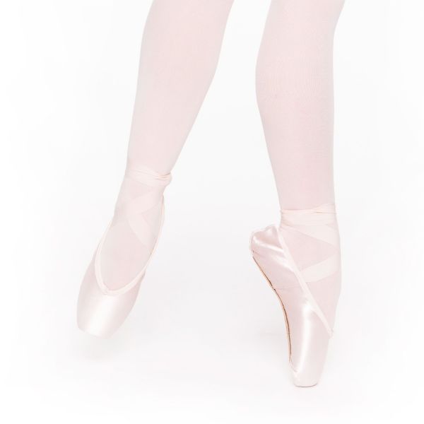 Akoya von Russian Pointe