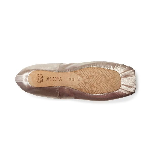 Akoya von Russian Pointe
