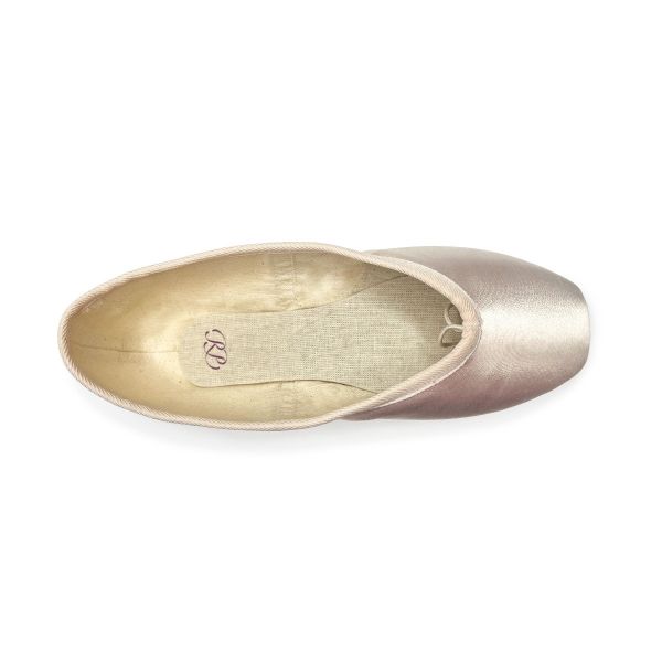 Akoya von Russian Pointe